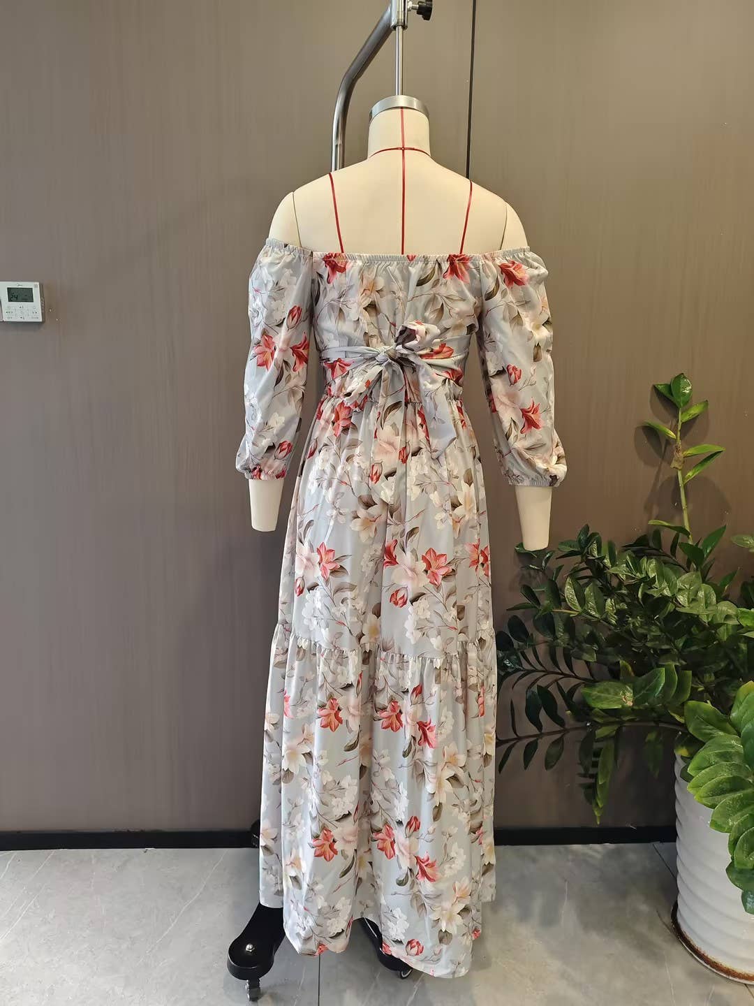 Elegant print V-neck long dress with wide skirt: Red / S