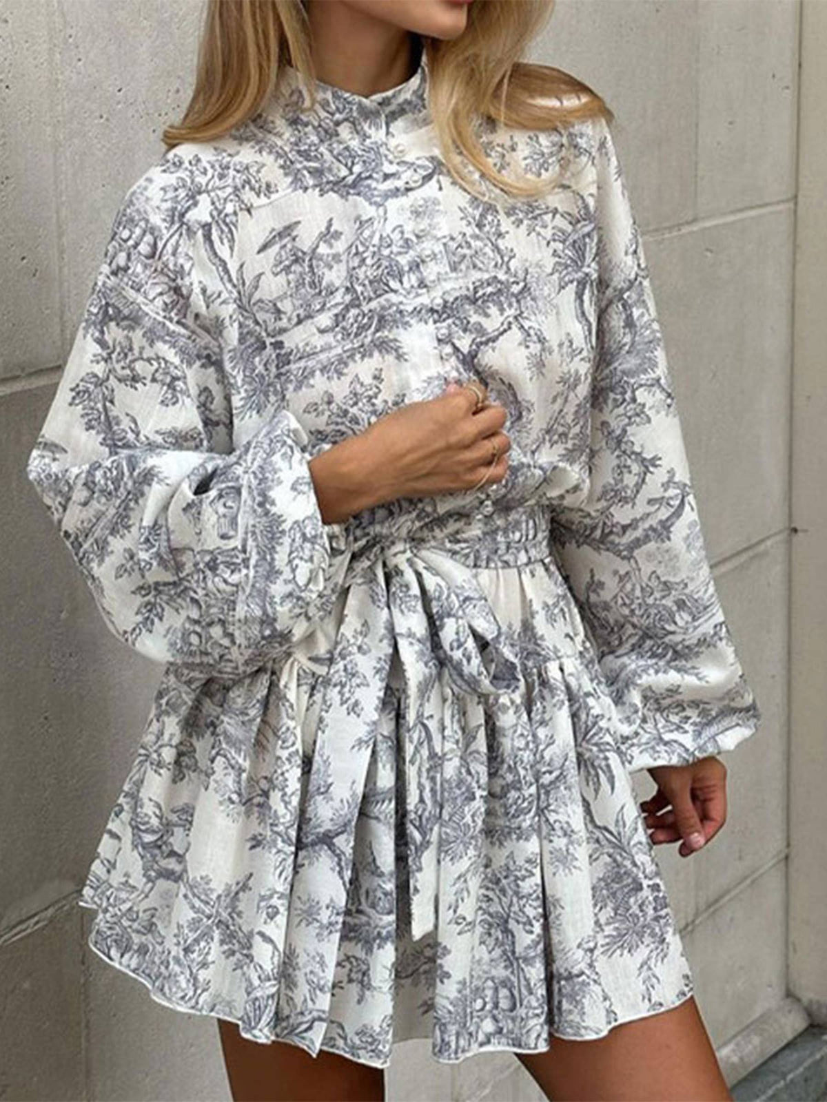 Long Sleeved Lace Up Printed Dress: Red / L