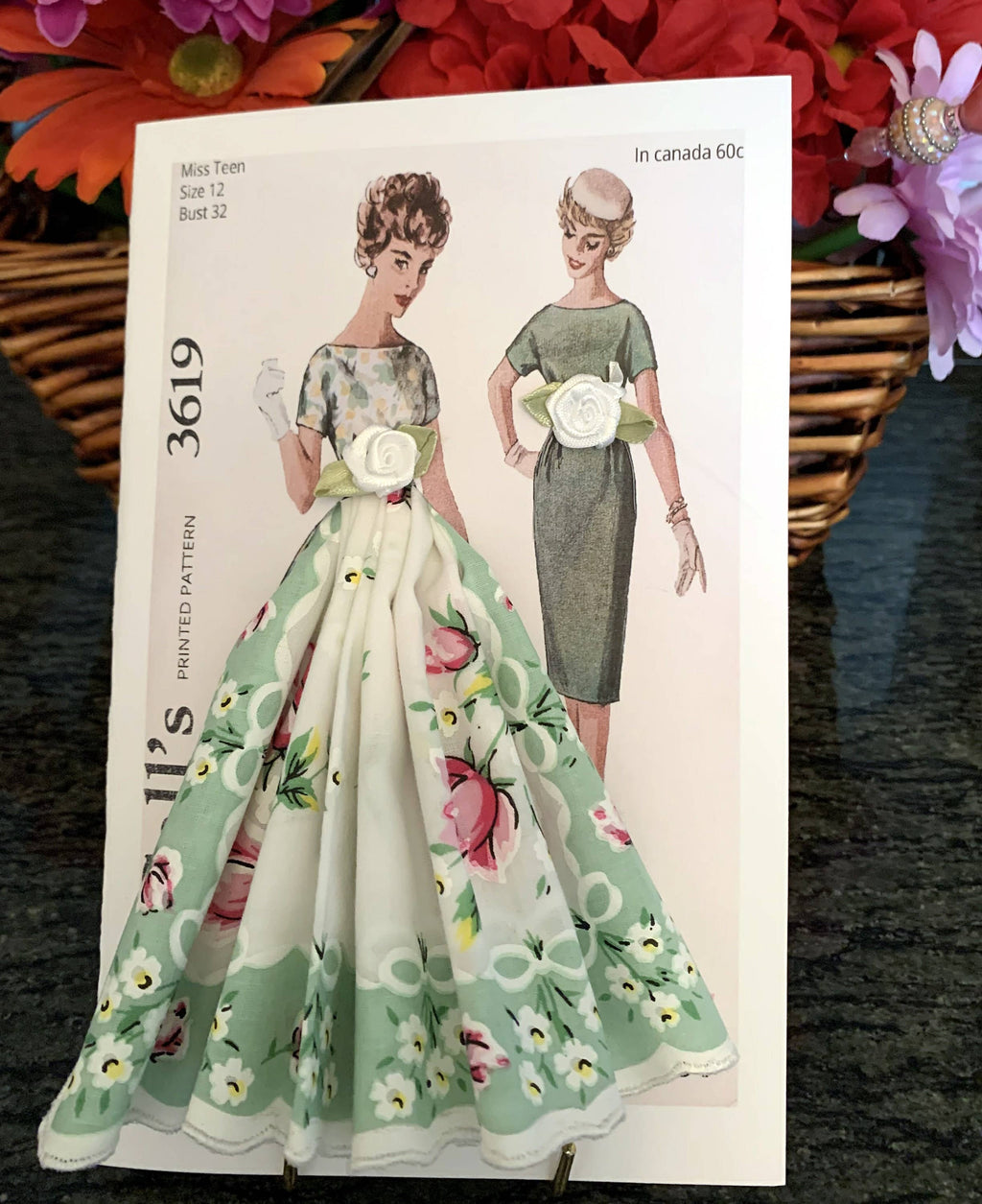 Fashion Ladies Keepsake Hankie Cards : McCalls Green